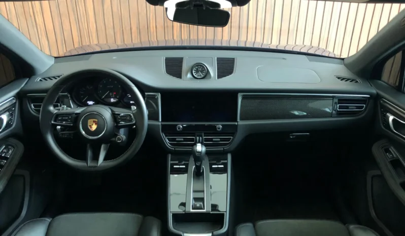 
								PORSCHE MACAN cheio									