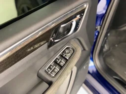 
										PORSCHE MACAN cheio									