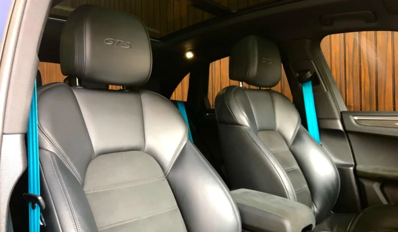 
								PORSCHE MACAN cheio									