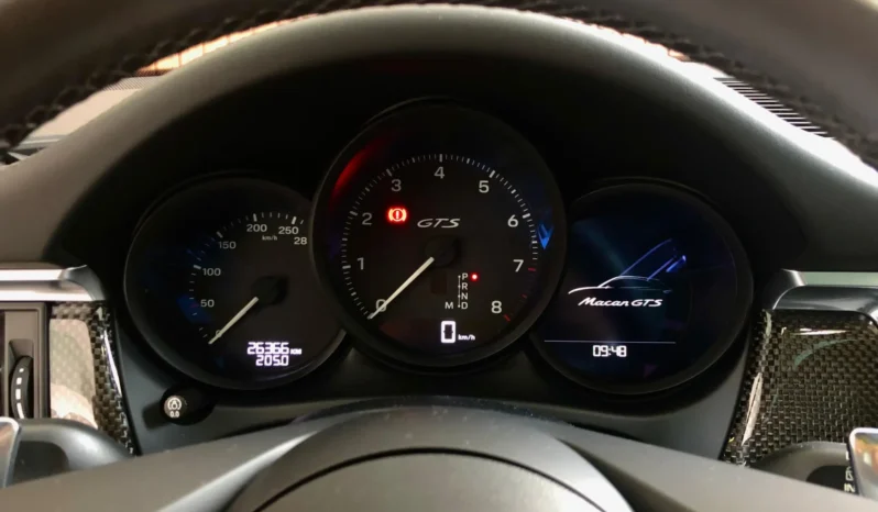
								PORSCHE MACAN cheio									