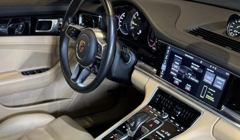 
								PORSCHE PANAMERA E-HYBRID cheio									