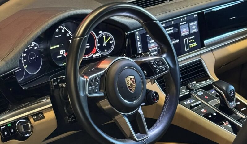 
								PORSCHE PANAMERA E-HYBRID cheio									