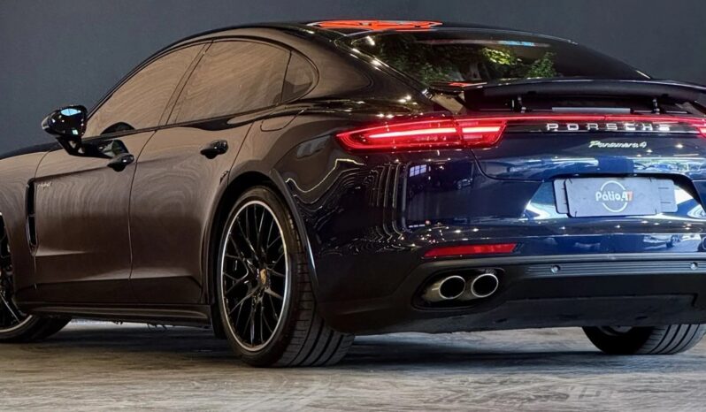 
								PORSCHE PANAMERA E-HYBRID cheio									