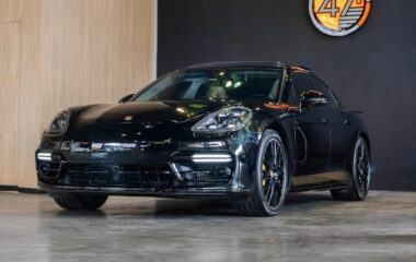 PORSCHE PANAMERA V8