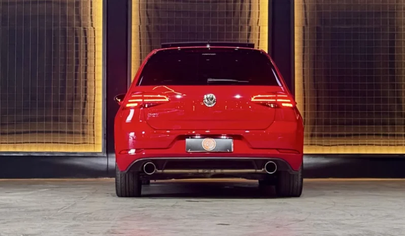 
								VOLKSWAGEN GOLF cheio									