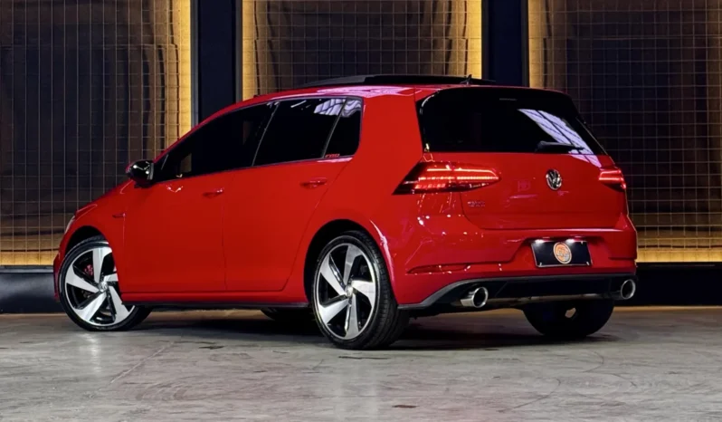 
								VOLKSWAGEN GOLF cheio									
