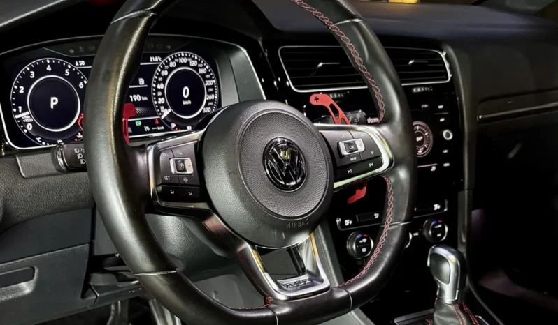 
								VOLKSWAGEN GOLF cheio									