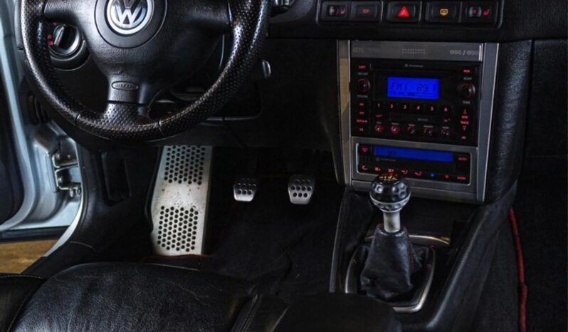 
								VOLKSWAGEN GOLF V6 cheio									