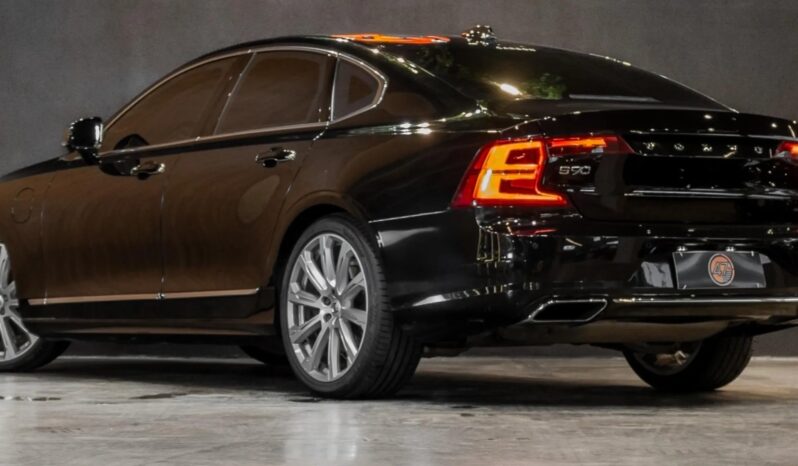 
								VOLVO S90 HÍBRIDO BLINDADO cheio									