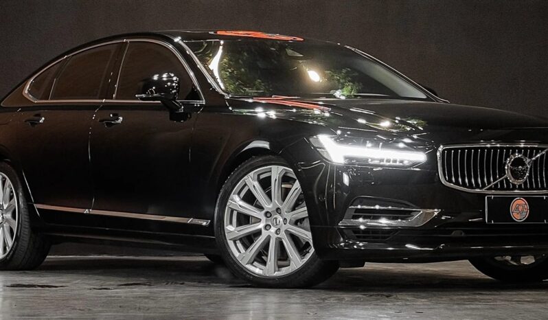 
								VOLVO S90 HÍBRIDO BLINDADO cheio									