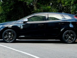
										VOLVO V40 BLINDADO cheio									