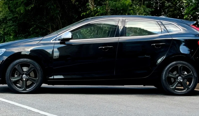
								VOLVO V40 BLINDADO cheio									