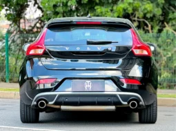 
										VOLVO V40 BLINDADO cheio									