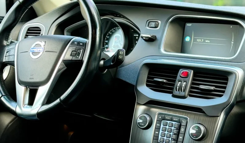 
								VOLVO V40 BLINDADO cheio									