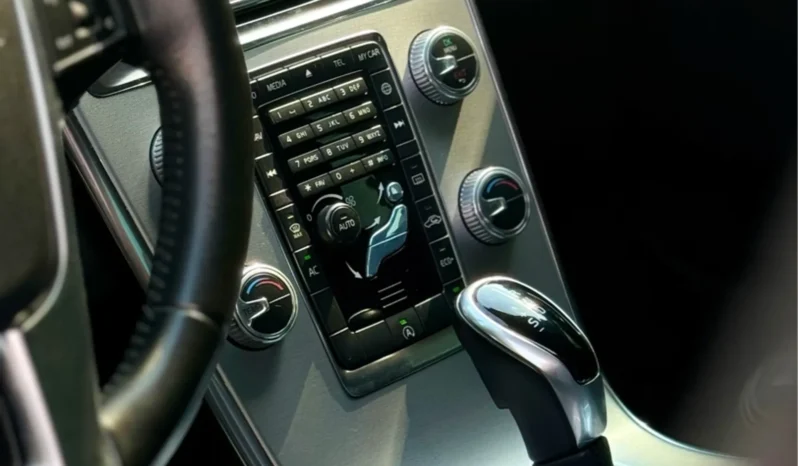 
								VOLVO XC60 cheio									