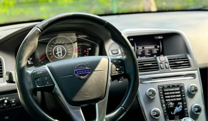 
								VOLVO XC60 cheio									