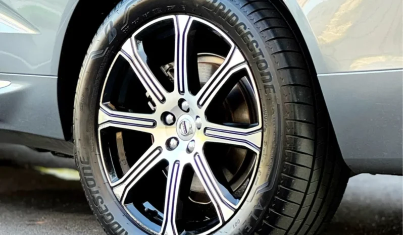 
								VOLVO XC60 cheio									