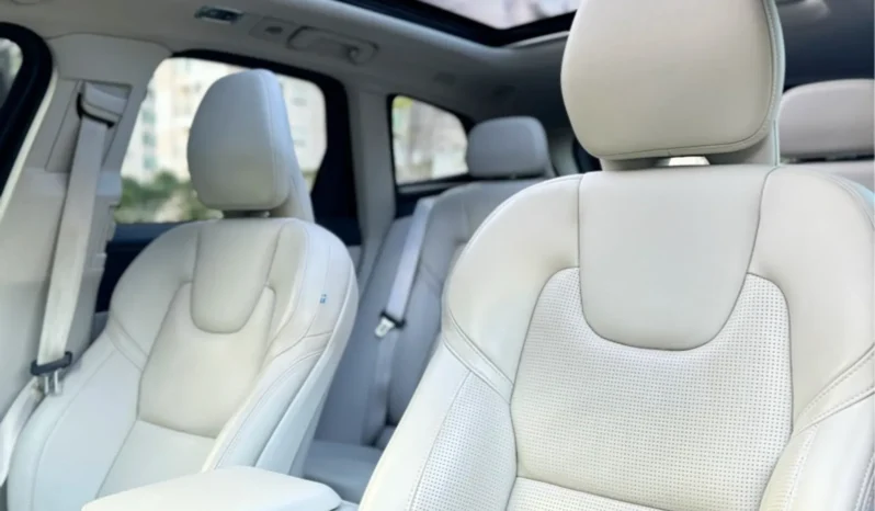 
								VOLVO XC60 cheio									