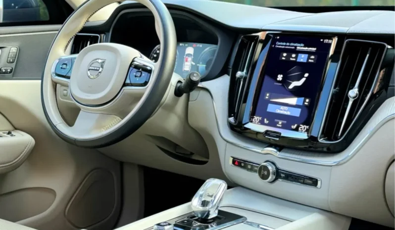 
								VOLVO XC60 cheio									