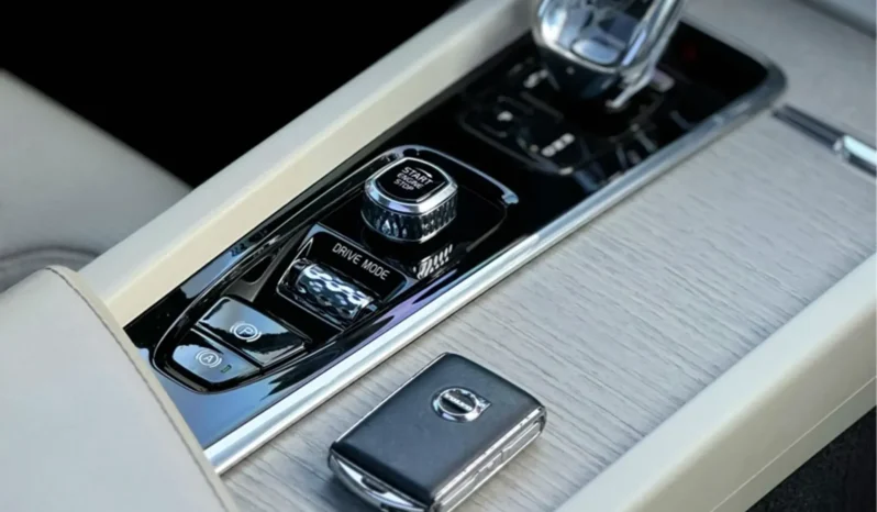
								VOLVO XC60 cheio									