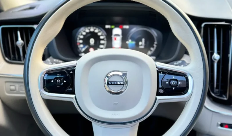 
								VOLVO XC60 cheio									