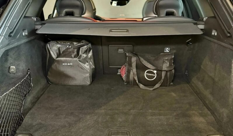 
								VOLVO XC60 cheio									