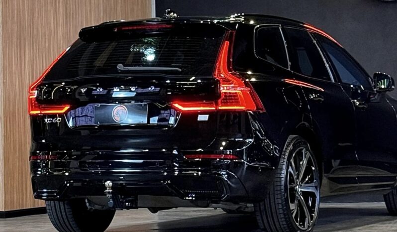 
								VOLVO XC60 cheio									