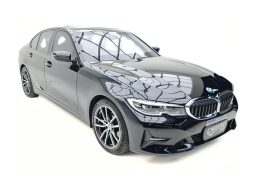 
										BMW 320i cheio									