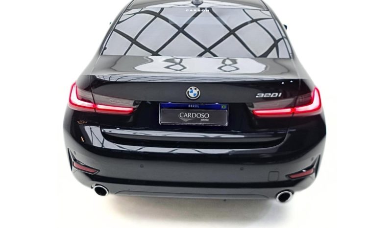 
								BMW 320i cheio									