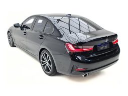 
										BMW 320i cheio									