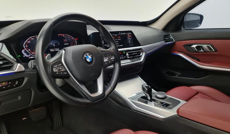 
								BMW 320i cheio									