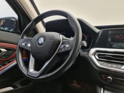 
										BMW 320i cheio									
