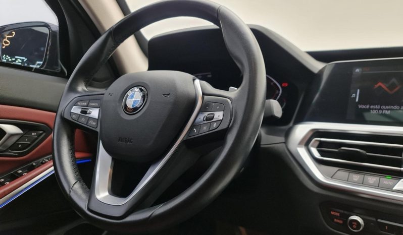 
								BMW 320i cheio									