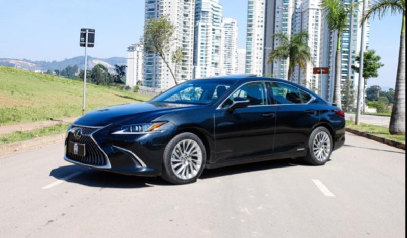 
								LEXUS ES 300h cheio									