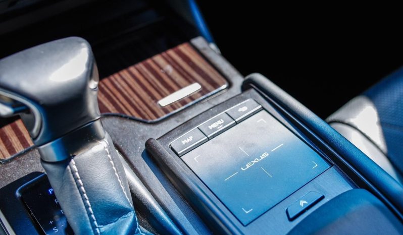
								LEXUS ES 300h cheio									