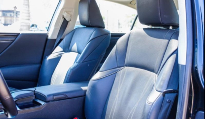 
								LEXUS ES 300h cheio									