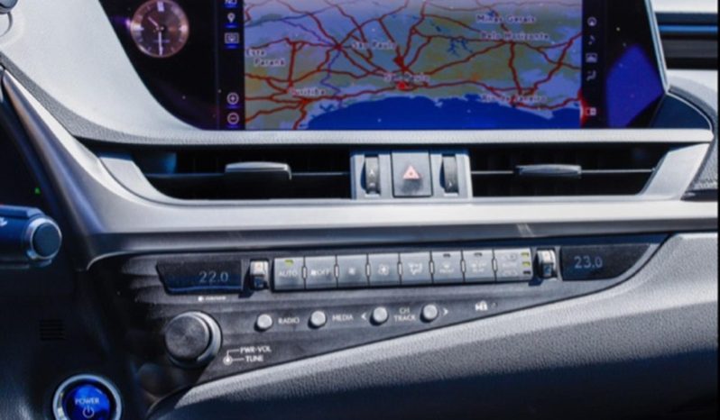 
								LEXUS ES 300h cheio									