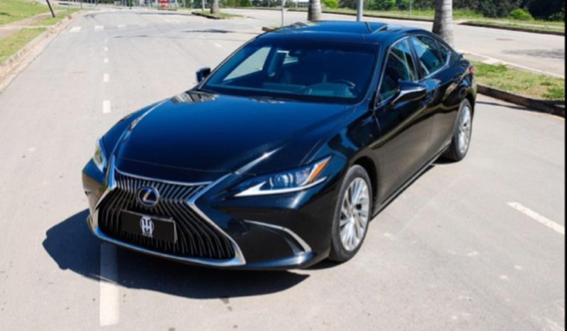 
								LEXUS ES 300h cheio									