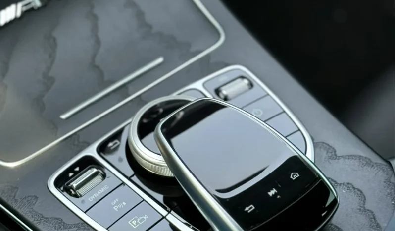 
								MERCEDES-BENZ C 300 cheio									