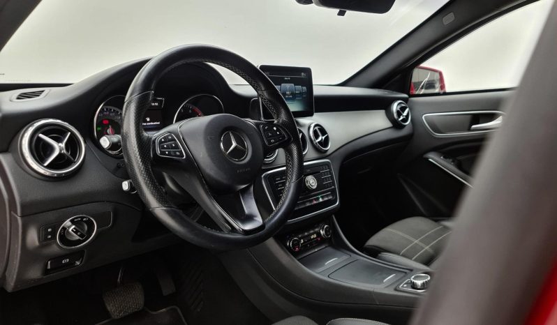 
								MERCEDES-BENZ GLA 200 cheio									
