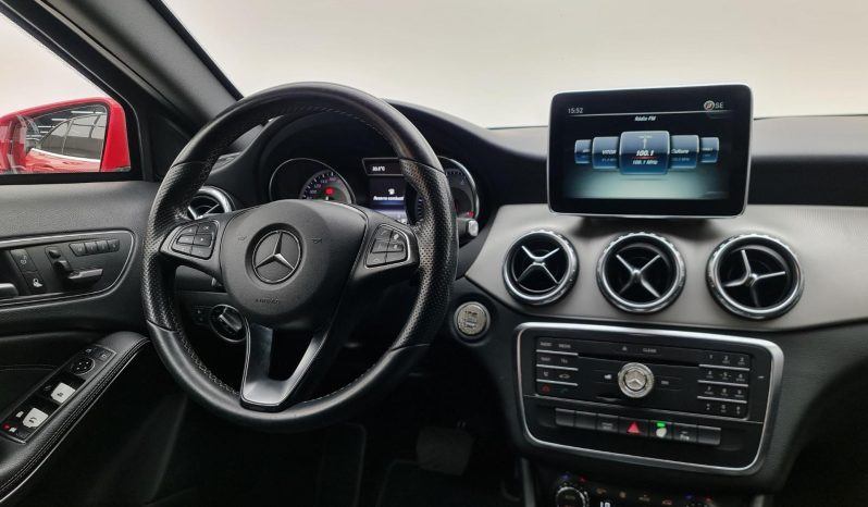 
								MERCEDES-BENZ GLA 200 cheio									