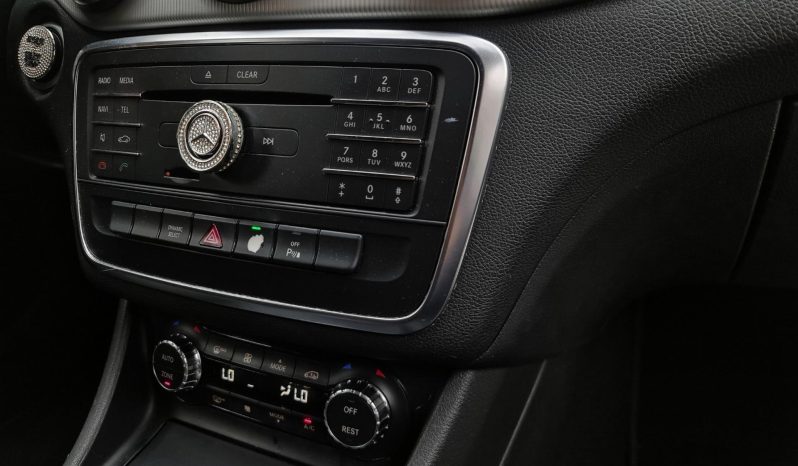 
								MERCEDES-BENZ GLA 200 cheio									