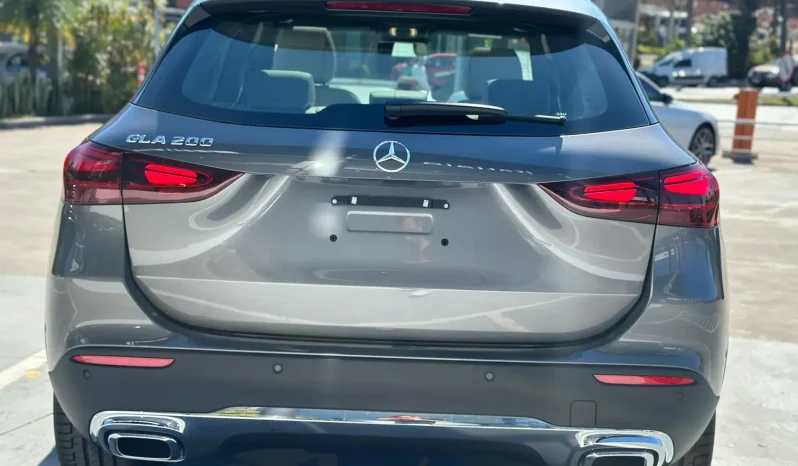 
								MERCEDES-BENZ GLA 200 cheio									