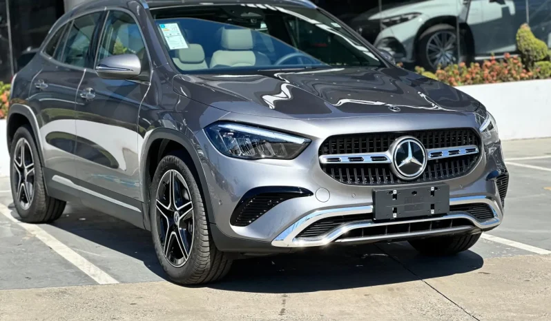 
								MERCEDES-BENZ GLA 200 cheio									