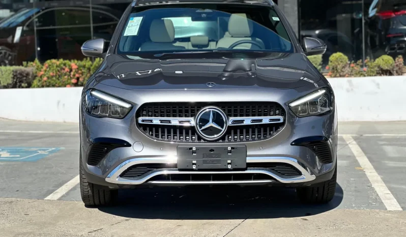 
								MERCEDES-BENZ GLA 200 cheio									