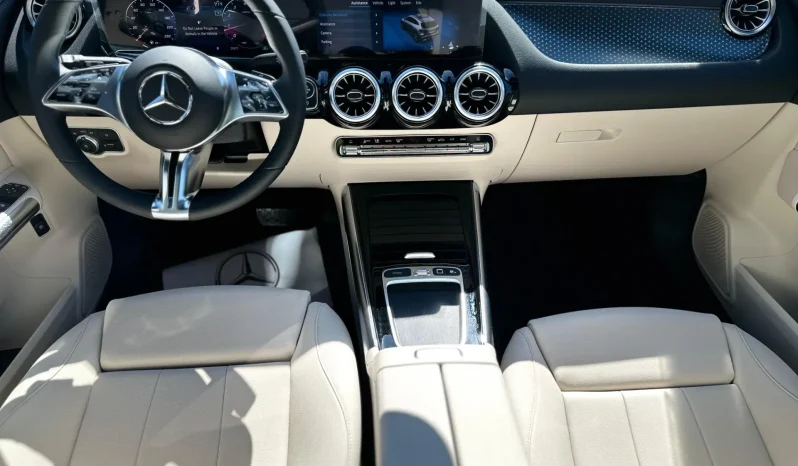 
								MERCEDES-BENZ GLA 200 cheio									