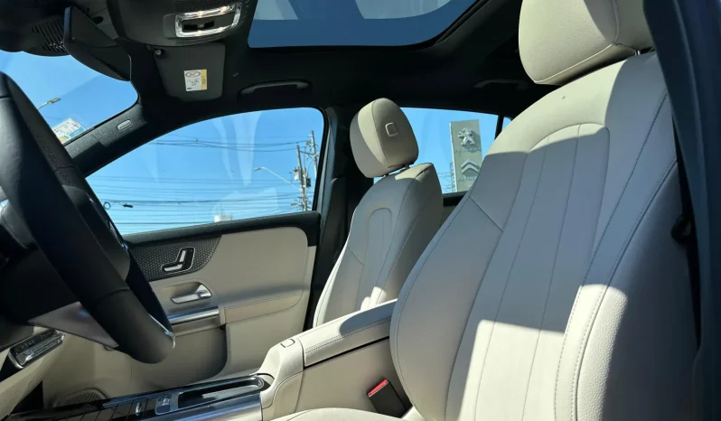 
								MERCEDES-BENZ GLA 200 cheio									