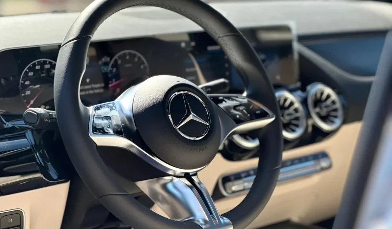 
								MERCEDES-BENZ GLA 200 cheio									