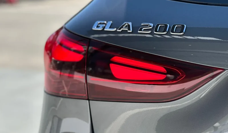 
								MERCEDES-BENZ GLA 200 cheio									