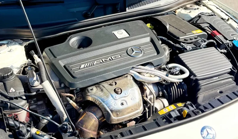 
								MERCEDES-BENZ GLA 45 AMG cheio									